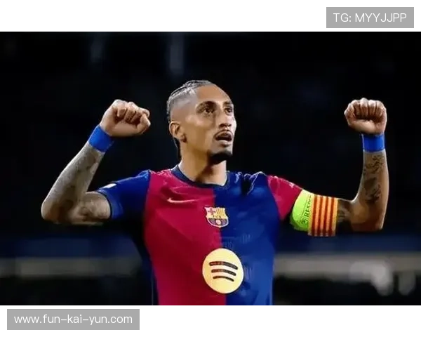 巴萨逼抢形成断球，拉菲尼亚突入禁区打门偏出