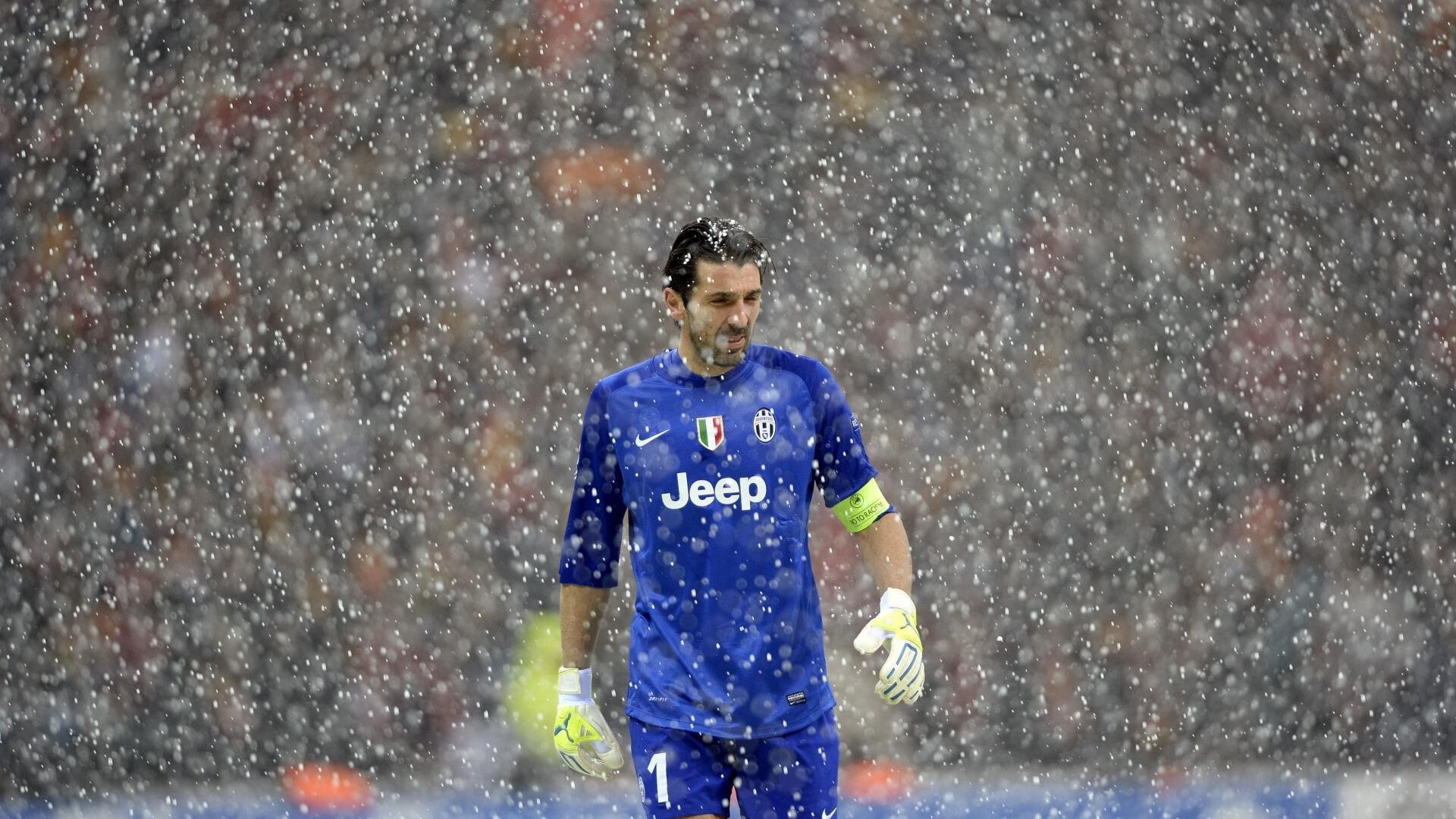 “宽板滑水：东三叉湖马鞍山赛场成运动爱好者的新天堂”