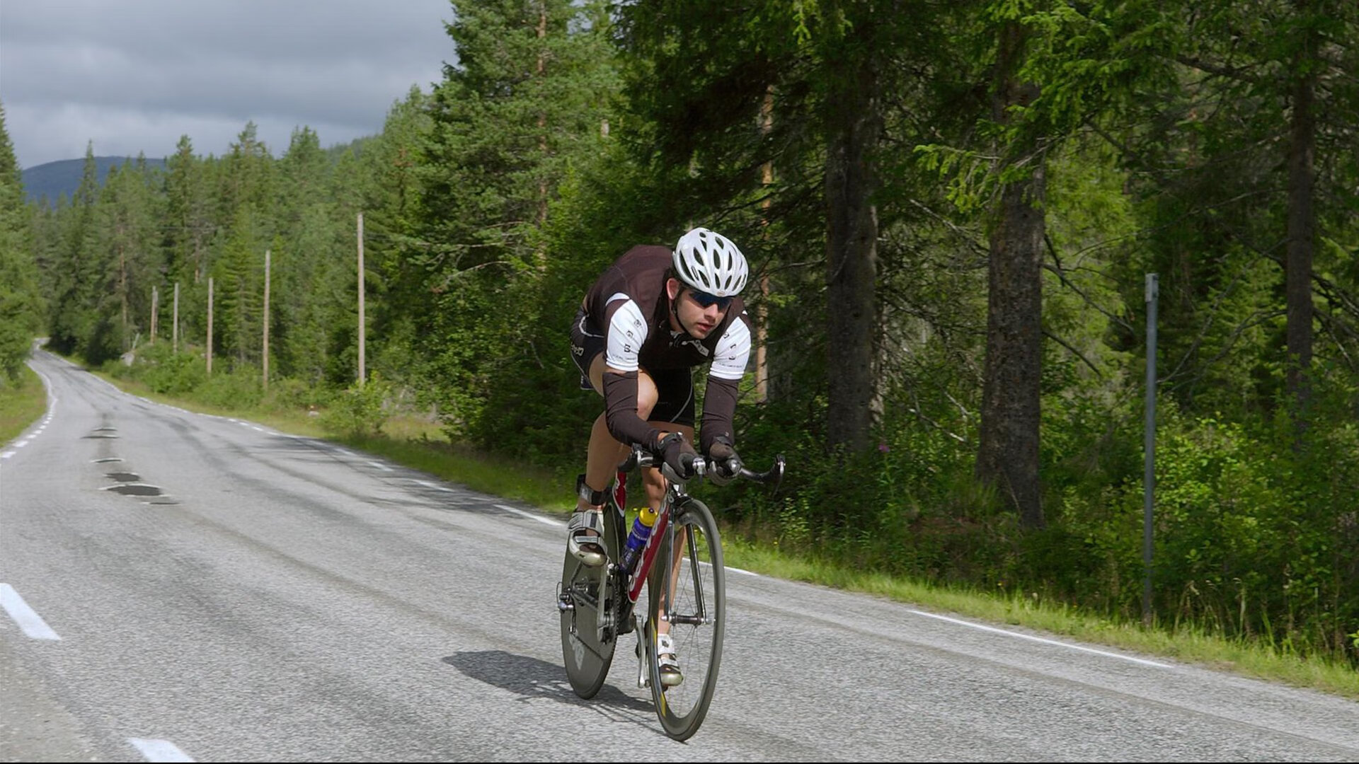 开云体育app注册-瑞典队战术解析：如何利用变化创造制胜机会，瑞典队员